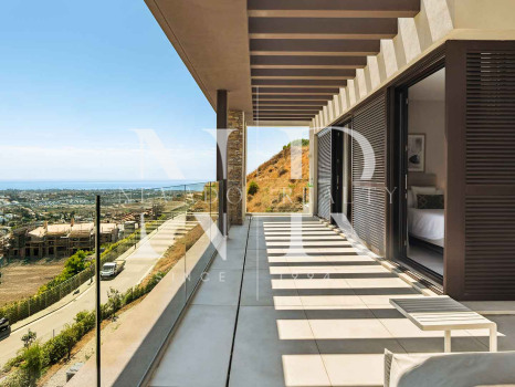 Townhouse in Benahavís with panoramic sea views for sale