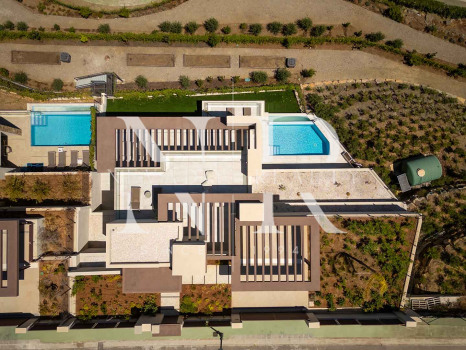 Townhouse in Benahavís with panoramic sea views for sale