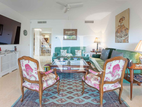 Apartment in Capanes del Golf with a large terrace for sale