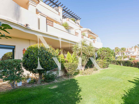 Apartment in Capanes del Golf with a large terrace for sale