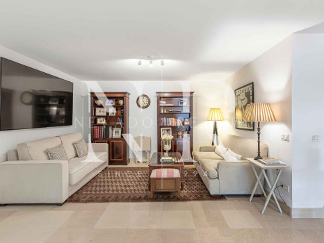 Apartment in Capanes del Golf with a large terrace for sale