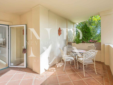 Apartment in Capanes del Golf with a large terrace for sale