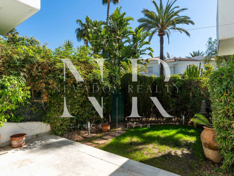 Adosada en Urbanización Camoján Blanco - Balcones de Sierra Blanca en venta