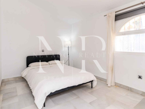 Adosada en Urbanización Camoján Blanco - Balcones de Sierra Blanca en venta