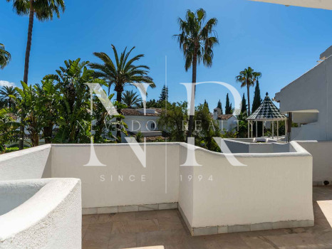 Adosada en Urbanización Camoján Blanco - Balcones de Sierra Blanca en venta