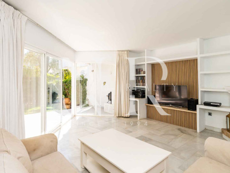 Adosada en Urbanización Camoján Blanco - Balcones de Sierra Blanca en venta