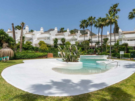 Semi-detached house for sale in Camoján Blanco - Balcones de Sierra Blanca Urbanization