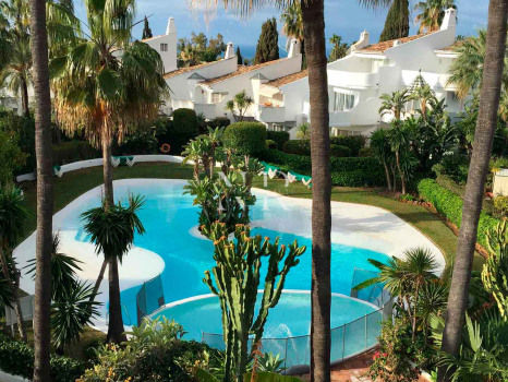 Semi-detached house for sale in Camoján Blanco - Balcones de Sierra Blanca Urbanization