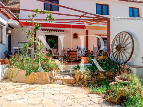 Finca en Casares con autosuficiencia energética en venta