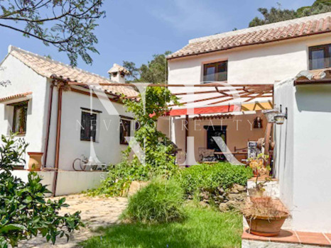 Finca en Casares con autosuficiencia energética en venta