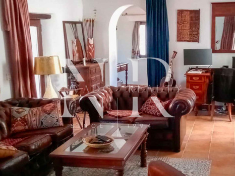 Finca en Casares con autosuficiencia energética en venta