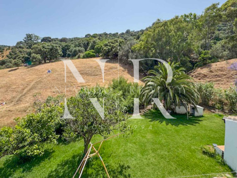 Finca en Casares con autosuficiencia energética en venta
