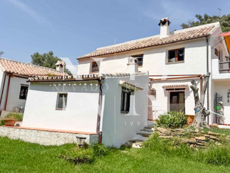 Finca en Casares con autosuficiencia energética en venta