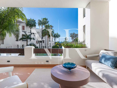 Apartamento en Bahía del Velerín Estepona en primera línea de playa en venta