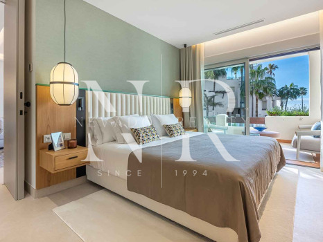 Apartamento en Bahía del Velerín Estepona en primera línea de playa en venta