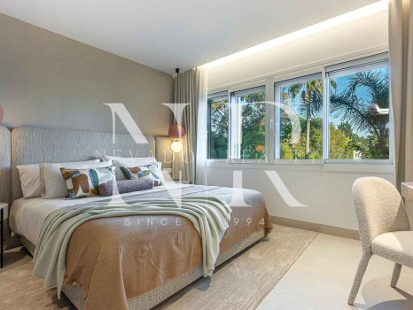 Apartamento en Bahía del Velerín Estepona en primera línea de playa en venta