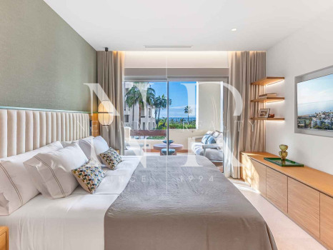 Apartamento en Bahía del Velerín Estepona en primera línea de playa en venta