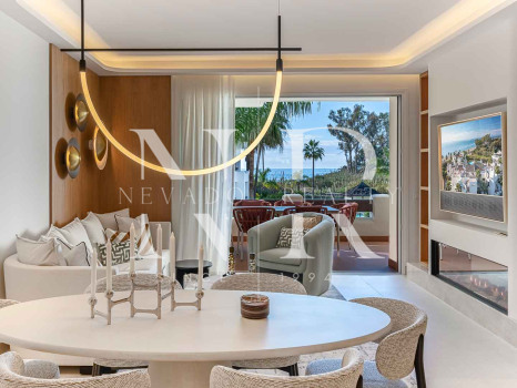 Apartamento en Bahía del Velerín Estepona en primera línea de playa en venta