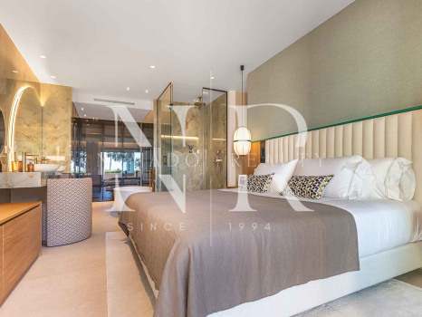 Apartamento en Bahía del Velerín Estepona en primera línea de playa en venta