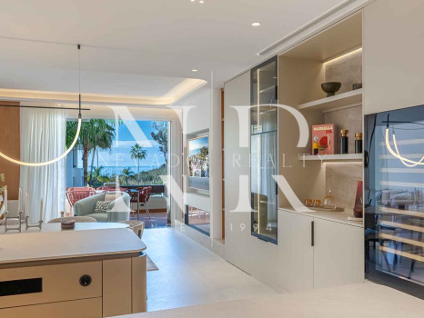 Apartamento en Bahía del Velerín Estepona en primera línea de playa en venta