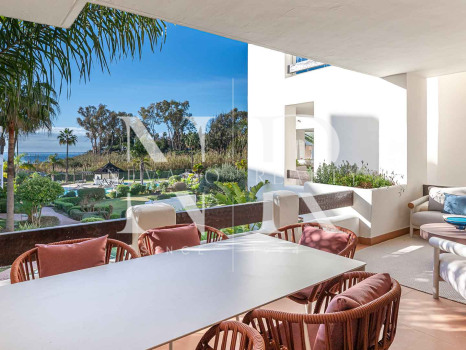 Apartamento en Bahía del Velerín Estepona en primera línea de playa en venta