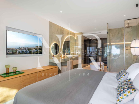 Apartamento en Bahía del Velerín Estepona en primera línea de playa en venta
