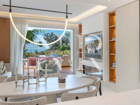 Apartamento en Bahía del Velerín Estepona en primera línea de playa en venta