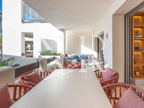 Apartamento en Bahía del Velerín Estepona en primera línea de playa en venta