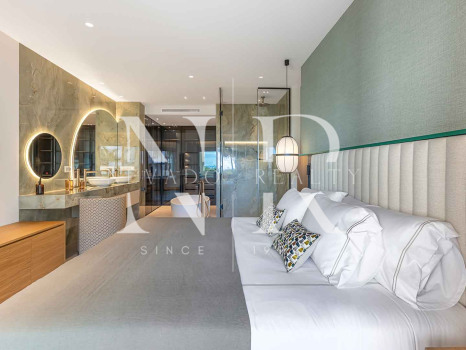 Apartamento en Bahía del Velerín Estepona en primera línea de playa en venta