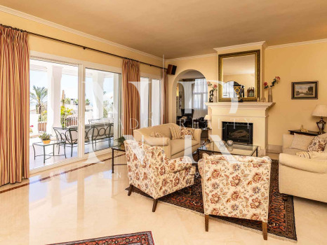 Villa in Sierra Blanca with sea views for sale