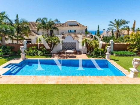 Villa in Sierra Blanca with sea views for sale