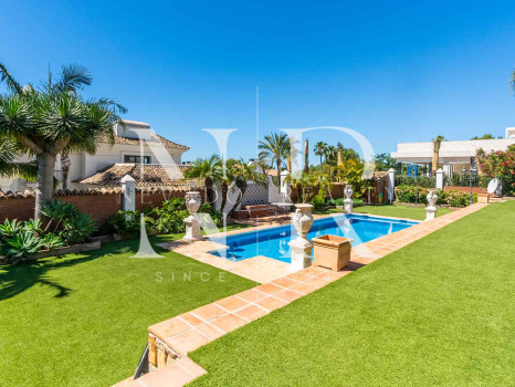 Villa in Sierra Blanca with sea views for sale