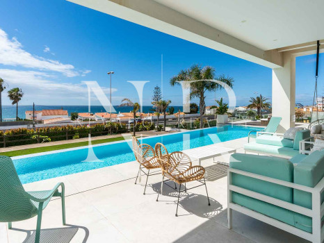 Villa con vistas panorámicas al mar en El Chaparral en venta.
