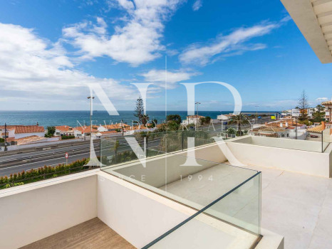Villa con vistas panorámicas al mar en El Chaparral en venta.
