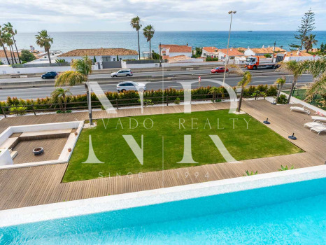 Villa con vistas panorámicas al mar en El Chaparral en venta.