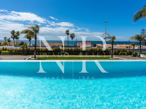 Villa con vistas panorámicas al mar en El Chaparral en venta.