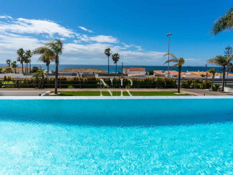 Villa avec vue panoramique sur la mer à El Chaparral à vendre.