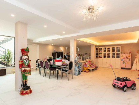 Villa avec vue panoramique sur la mer à El Chaparral à vendre.