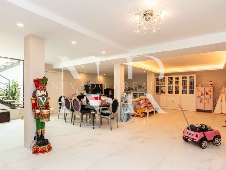 Villa con vistas panorámicas al mar en El Chaparral en venta.