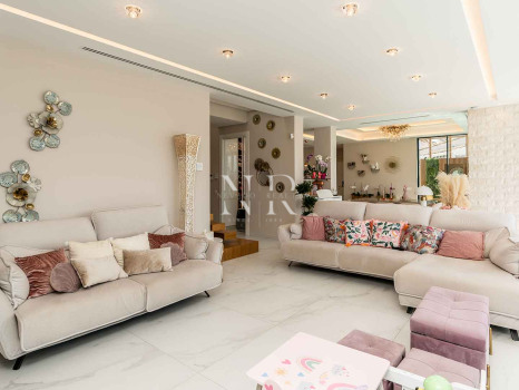 Villa avec vue panoramique sur la mer à El Chaparral à vendre.