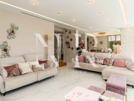 Villa con vistas panorámicas al mar en El Chaparral en venta.