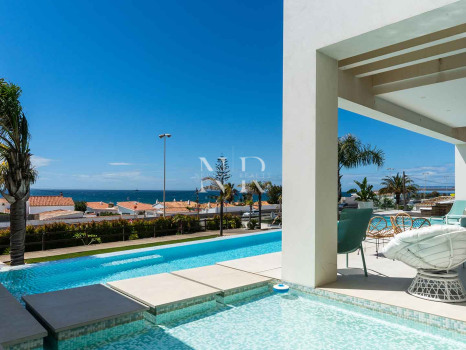 Villa avec vue panoramique sur la mer à El Chaparral à vendre.