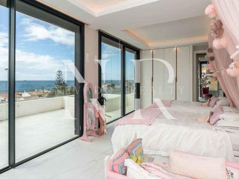 Villa con vistas panorámicas al mar en El Chaparral en venta.
