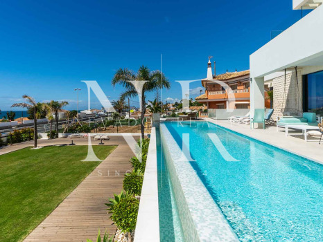Villa con vistas panorámicas al mar en El Chaparral en venta.