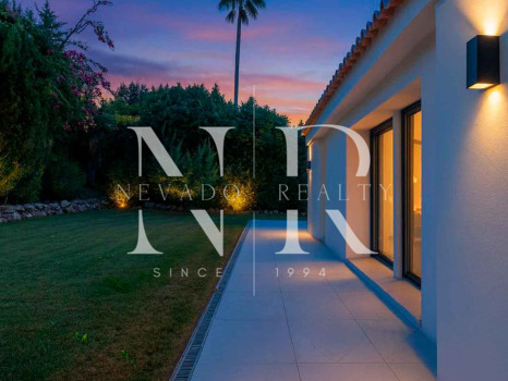 Villa en Nueva Andalucía con vistas al Valle del Golf en venta