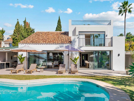 Villa à Nueva Andalucía avec vue sur la Vallée du Golf à vendre