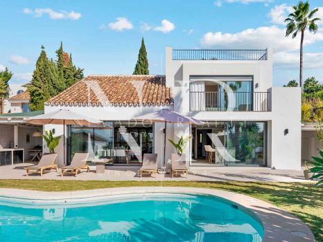 Villa en Nueva Andalucía con vistas al Valle del Golf en venta