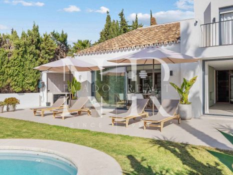 Villa en Nueva Andalucía con vistas al Valle del Golf en venta
