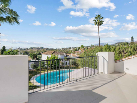 Villa à Nueva Andalucía avec vue sur la Vallée du Golf à vendre