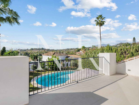 Villa en Nueva Andalucía con vistas al Valle del Golf en venta